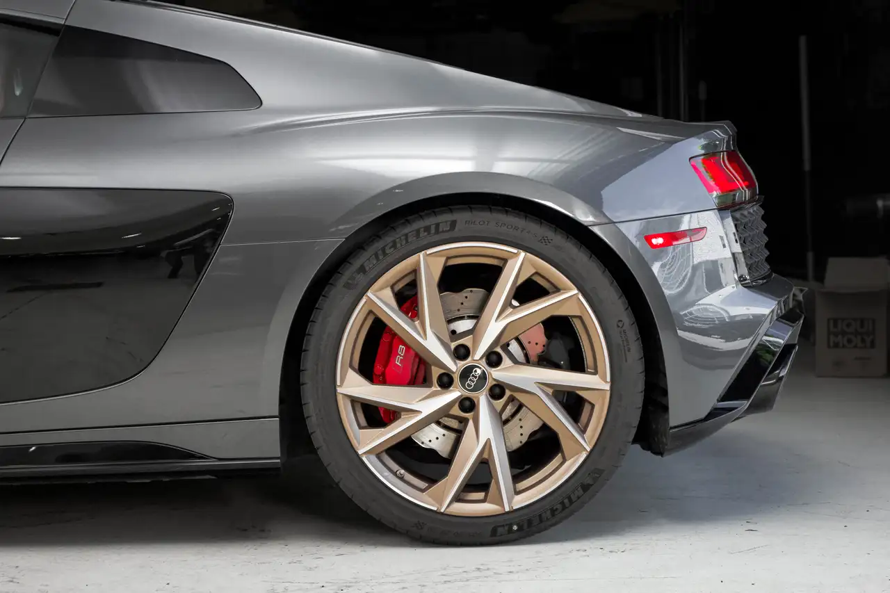 Audi R8 - Image 7