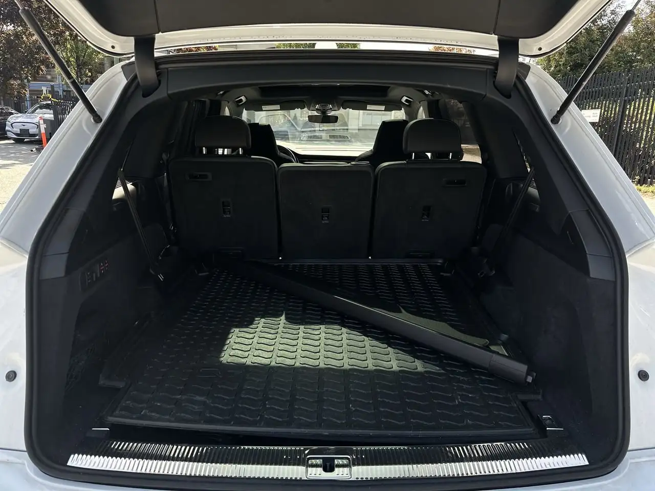 Audi SQ7 - Image 32
