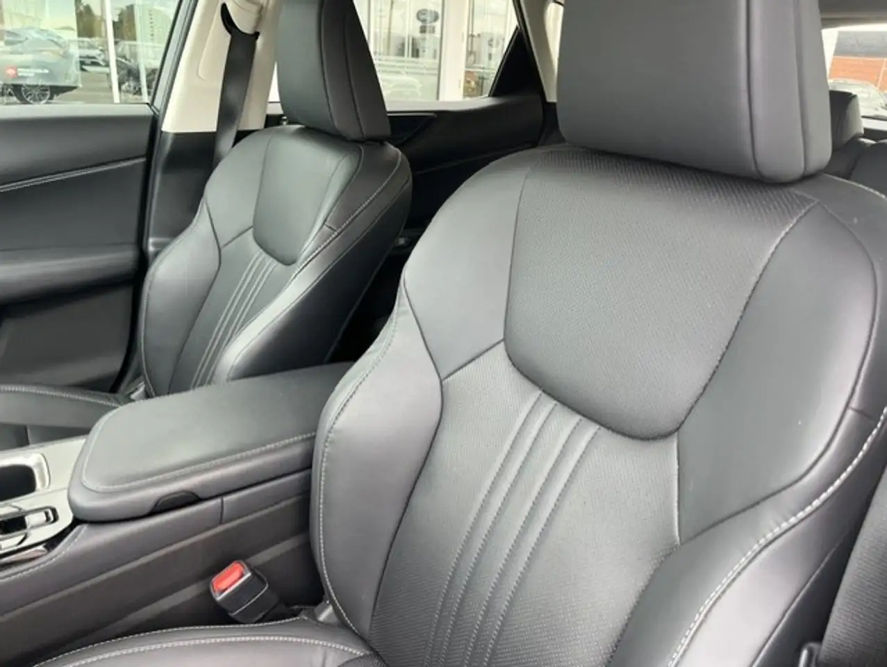 Lexus NX 350 - Image 8