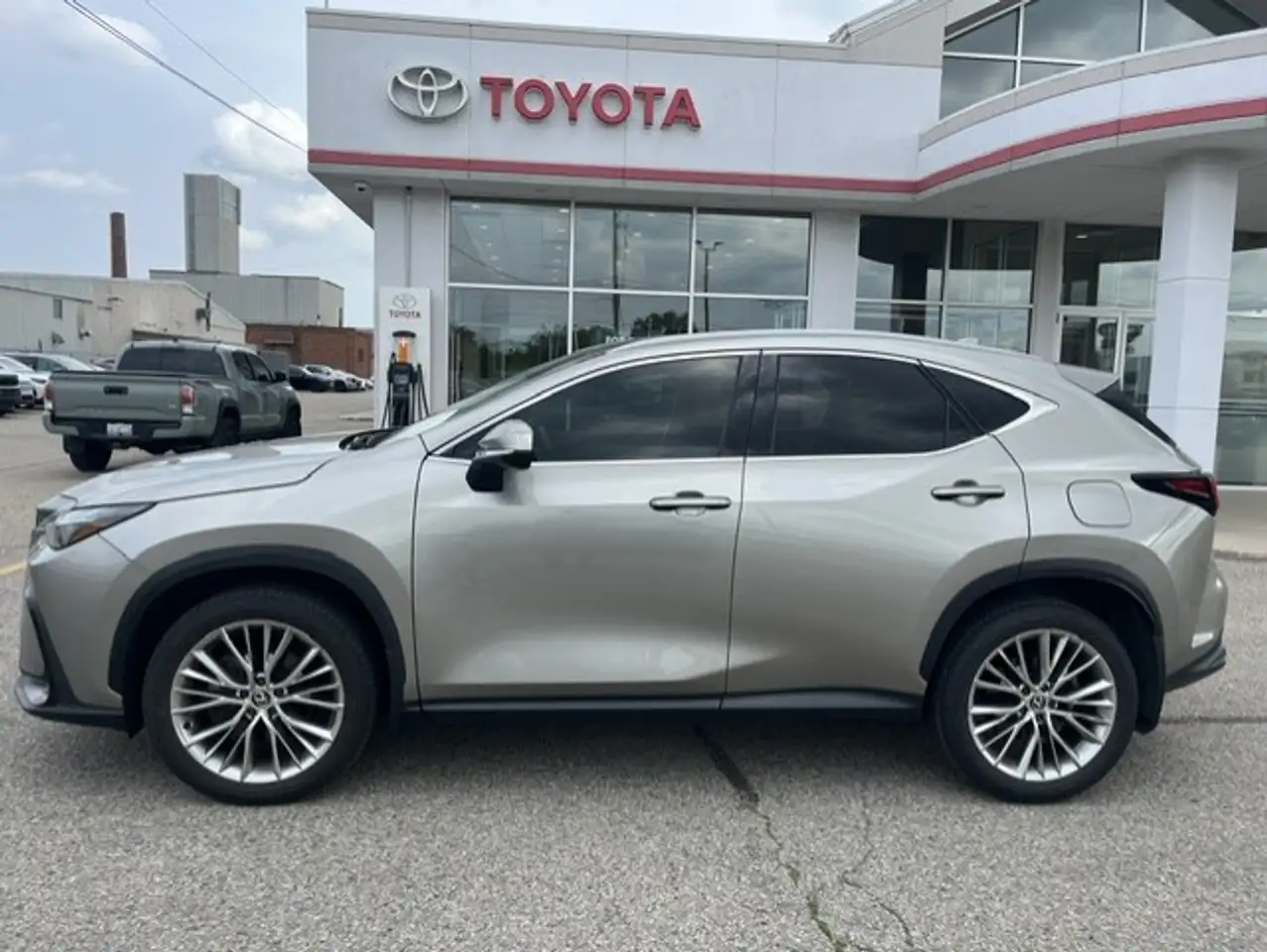 Lexus NX 350 - Image 2