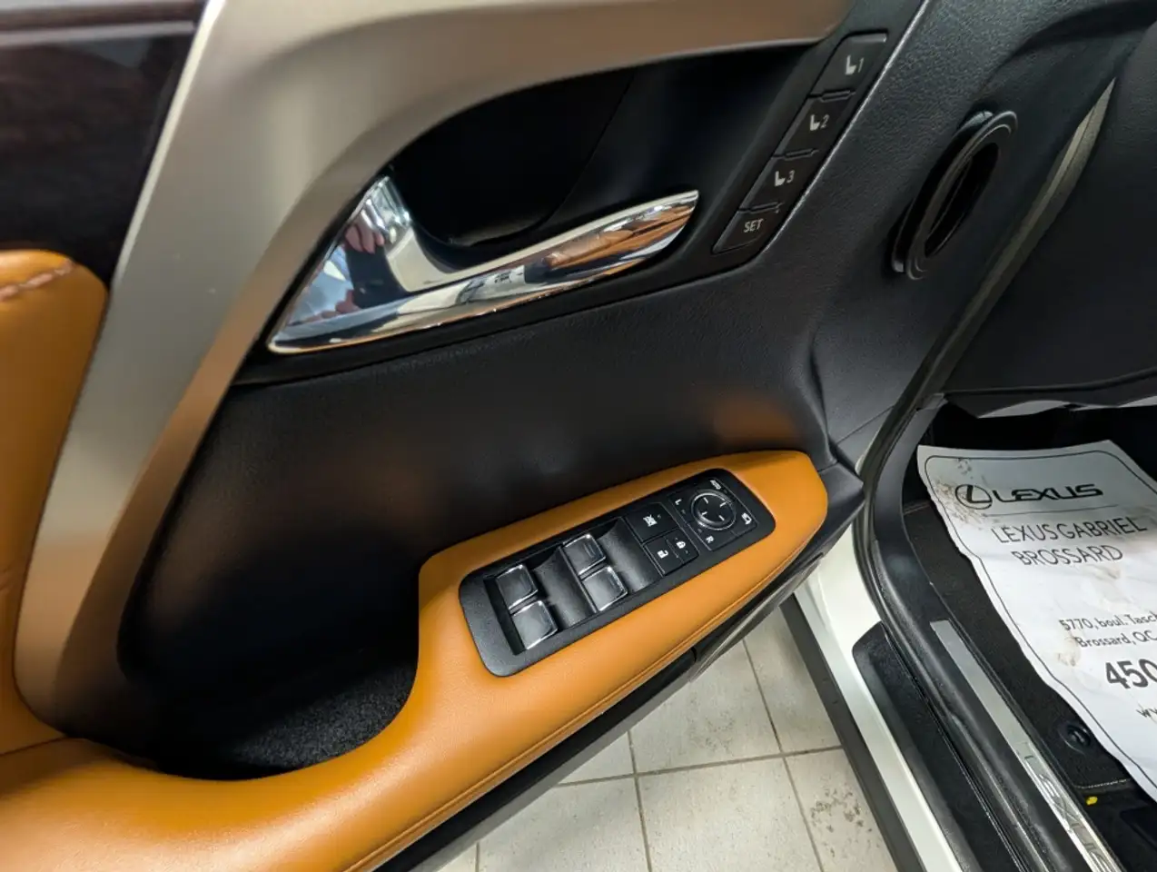 Lexus RX 350h - Image 12