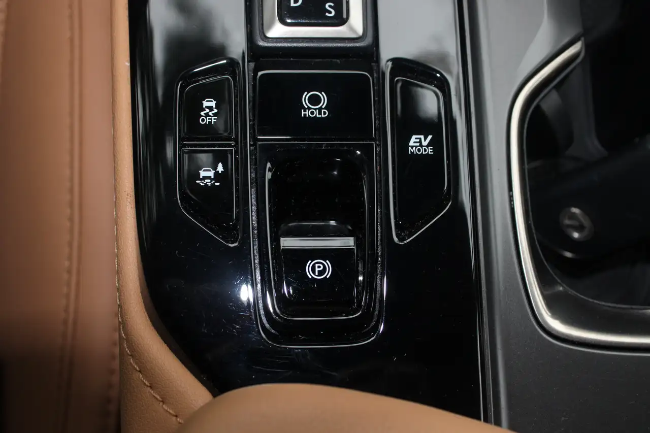 Lexus NX - Image 36