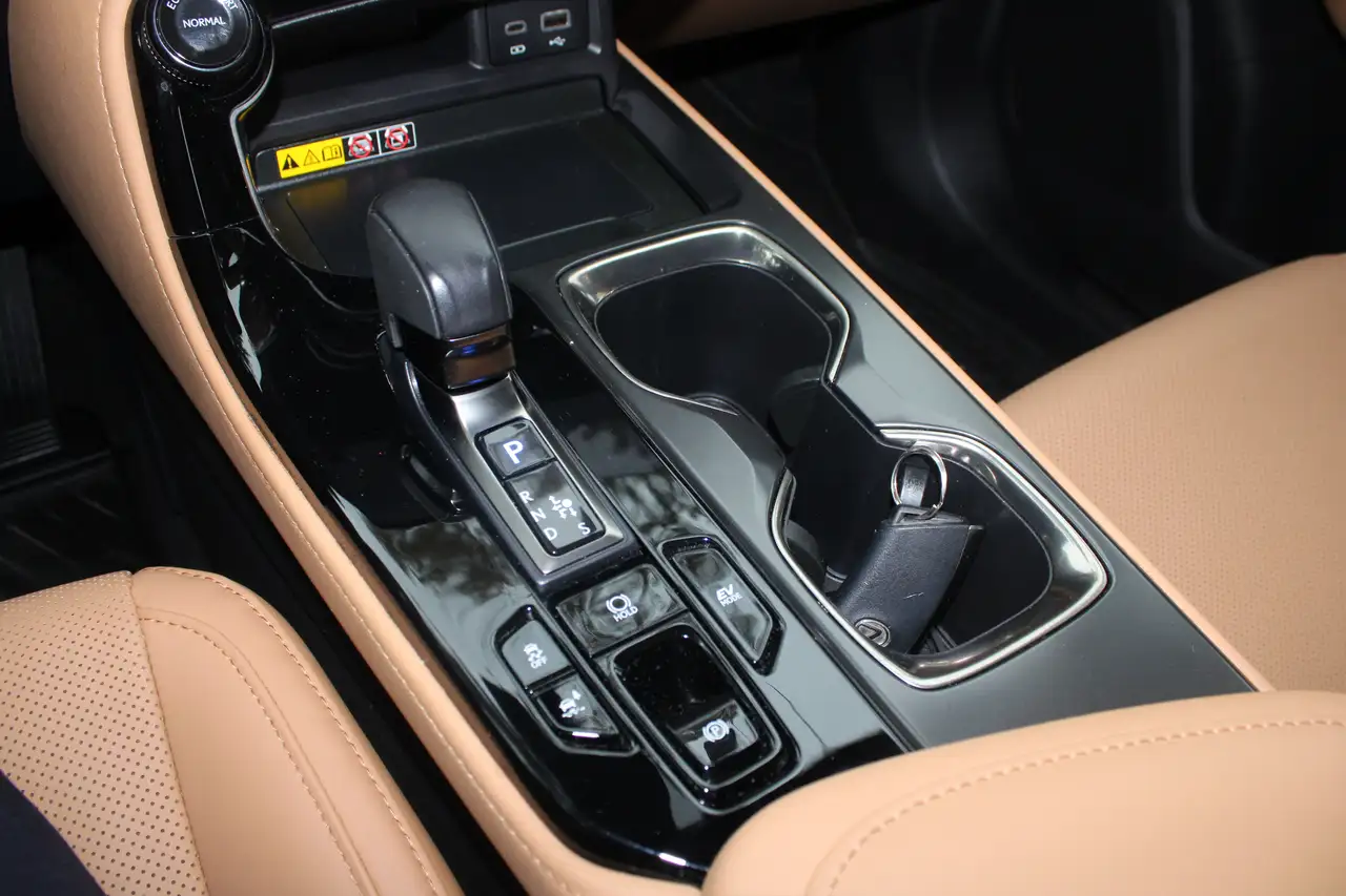 Lexus NX - Image 34