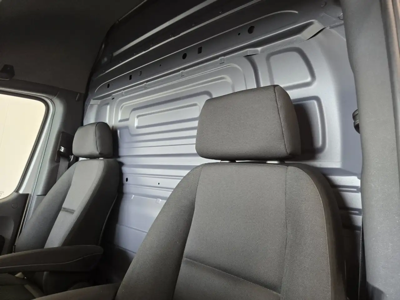 Mercedes-Benz Sprinter - Image 13