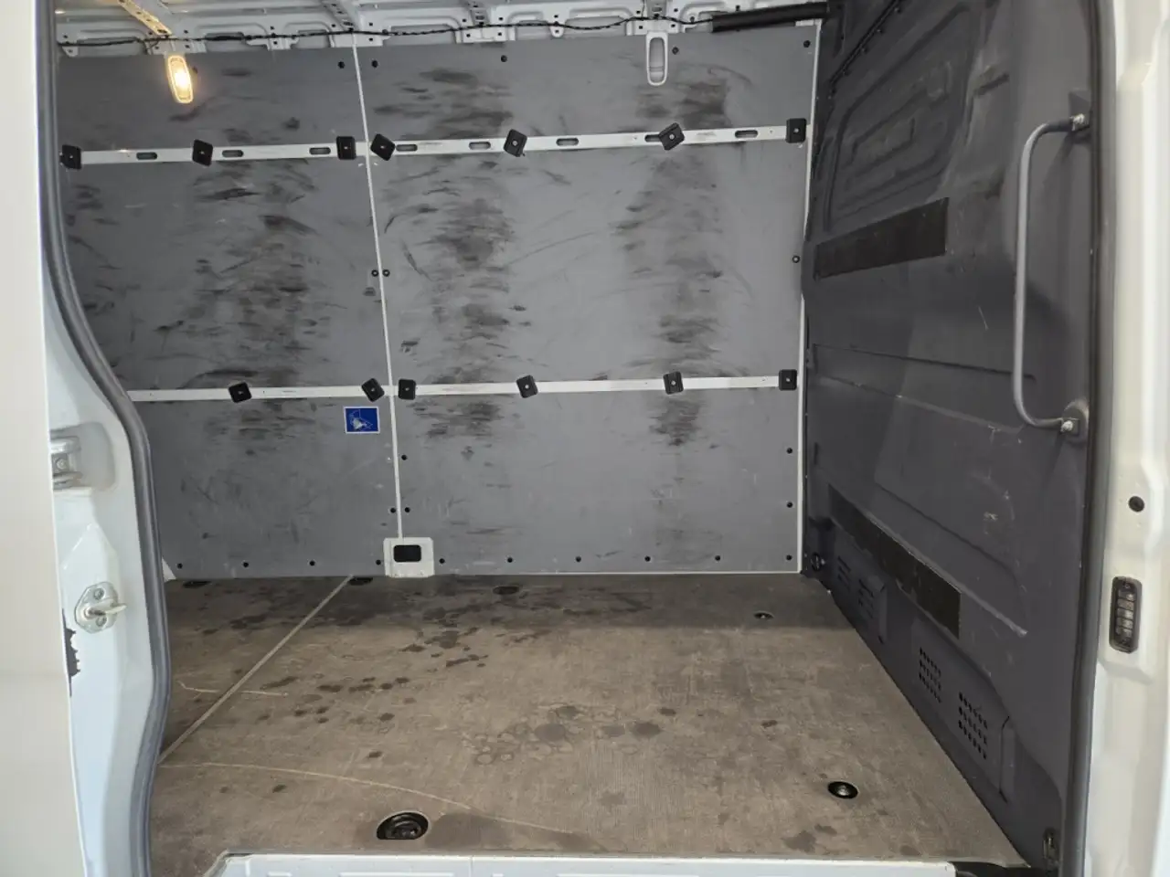 Mercedes-Benz Sprinter - Image 9
