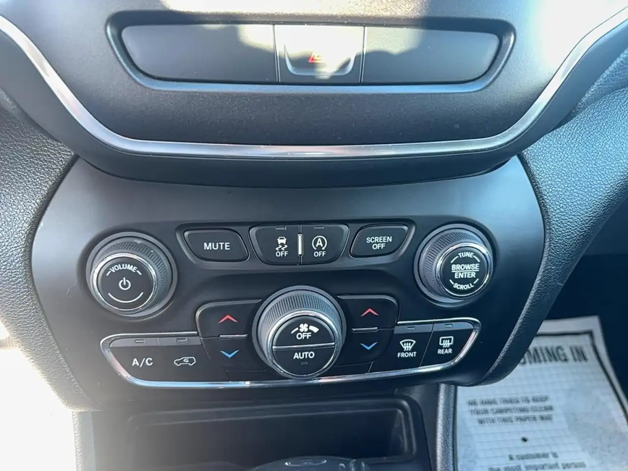 Jeep Cherokee - Image 17