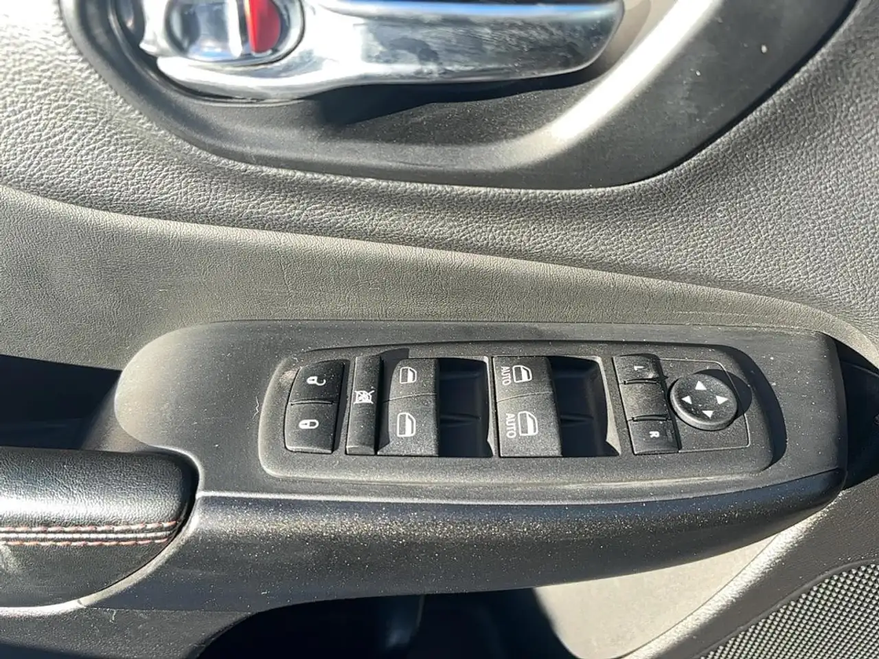 Jeep Cherokee - Image 11