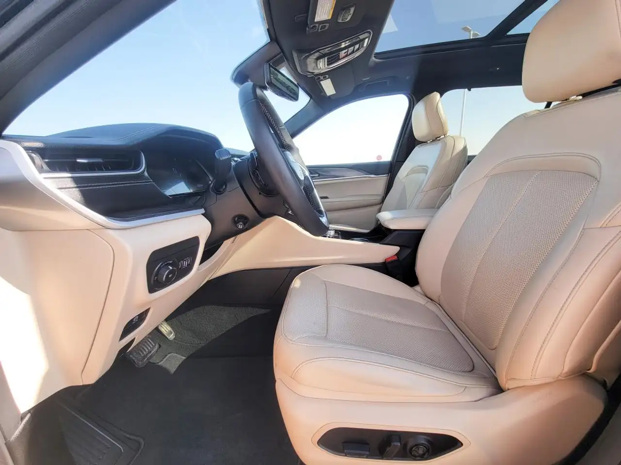 Jeep Grand Cherokee - Image 10