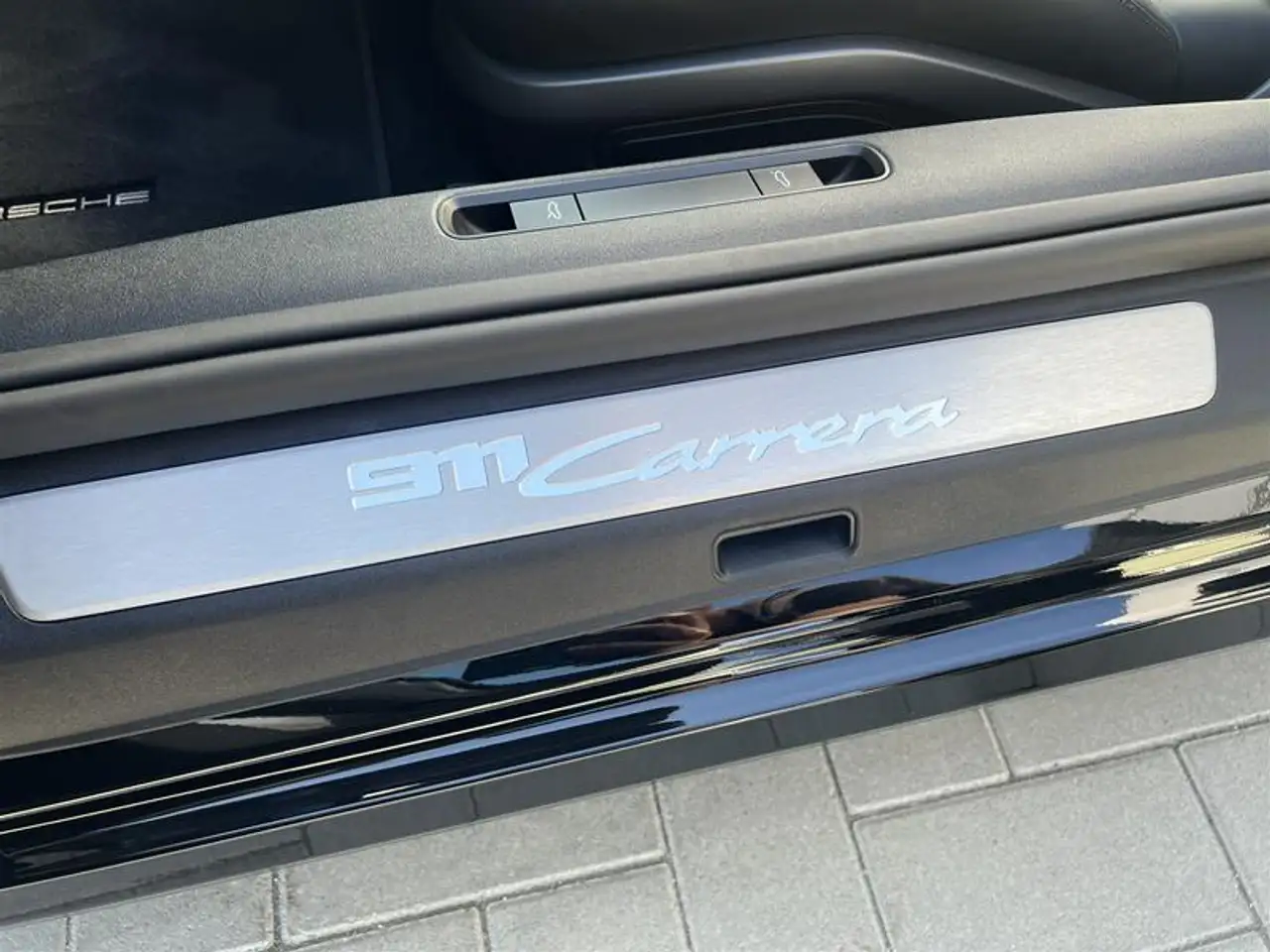 Porsche 911 - Image 17