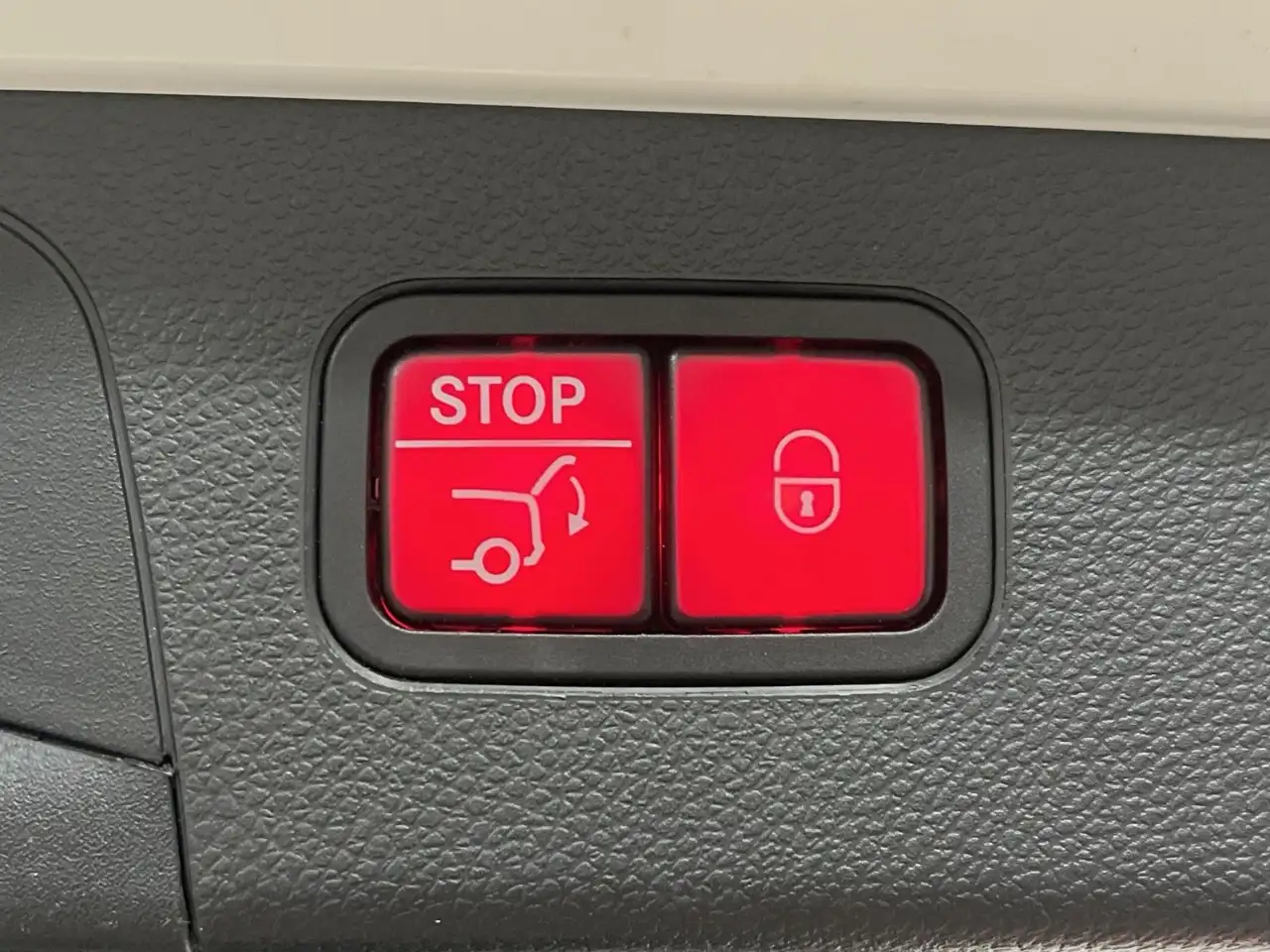 Mercedes-Benz GLC - Image 28