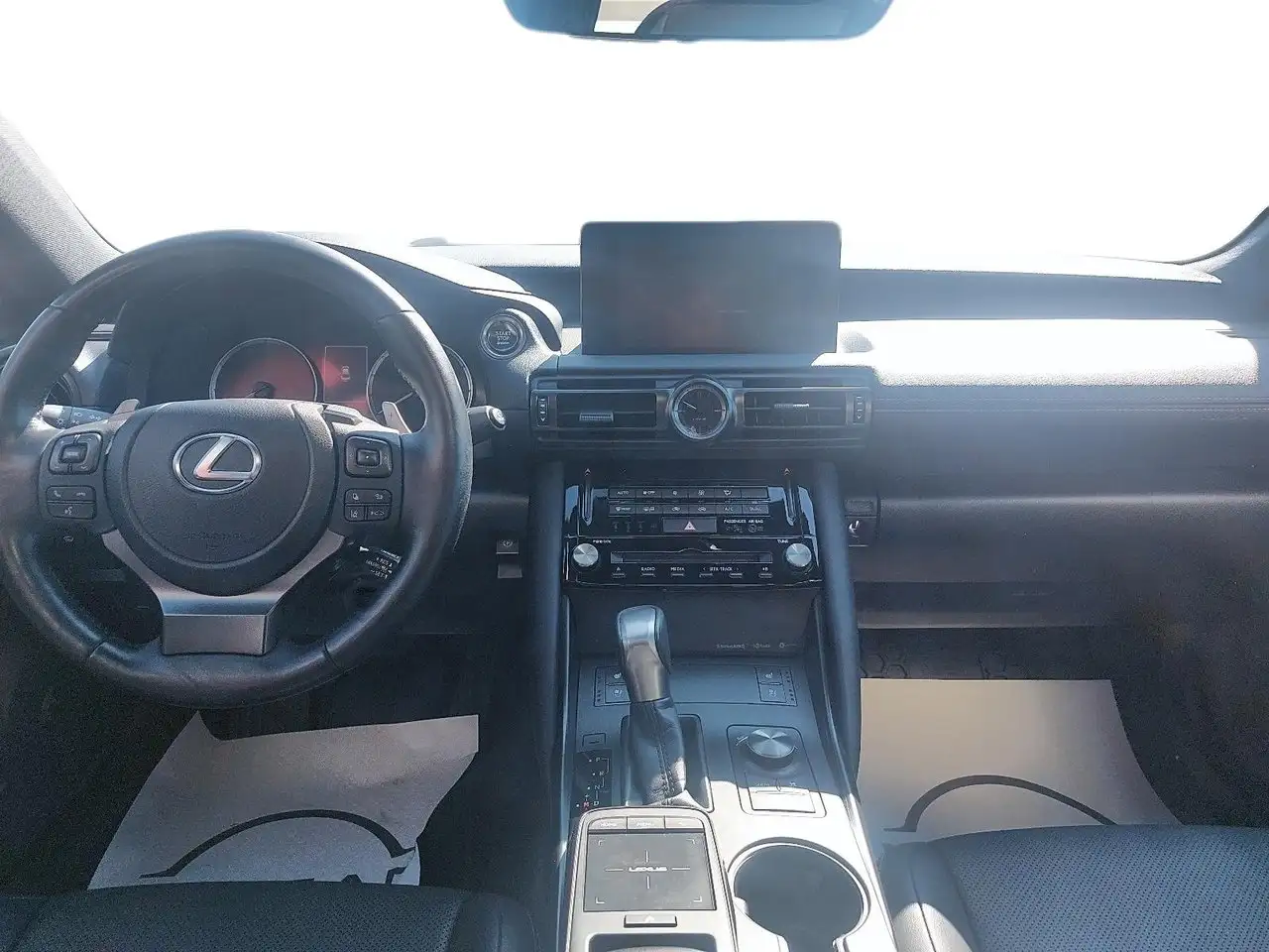 Lexus IS - Image 10