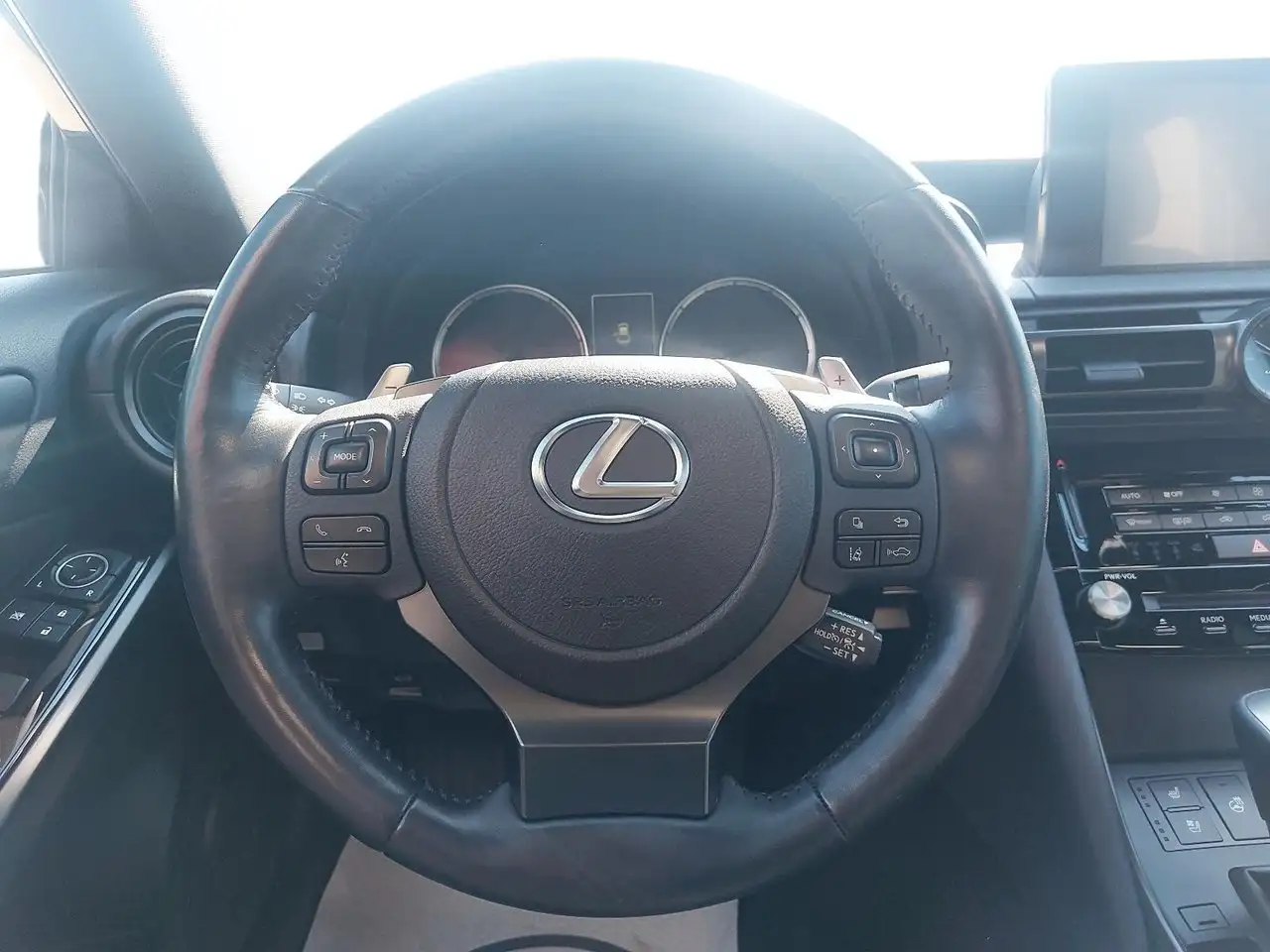 Lexus IS - Image 12