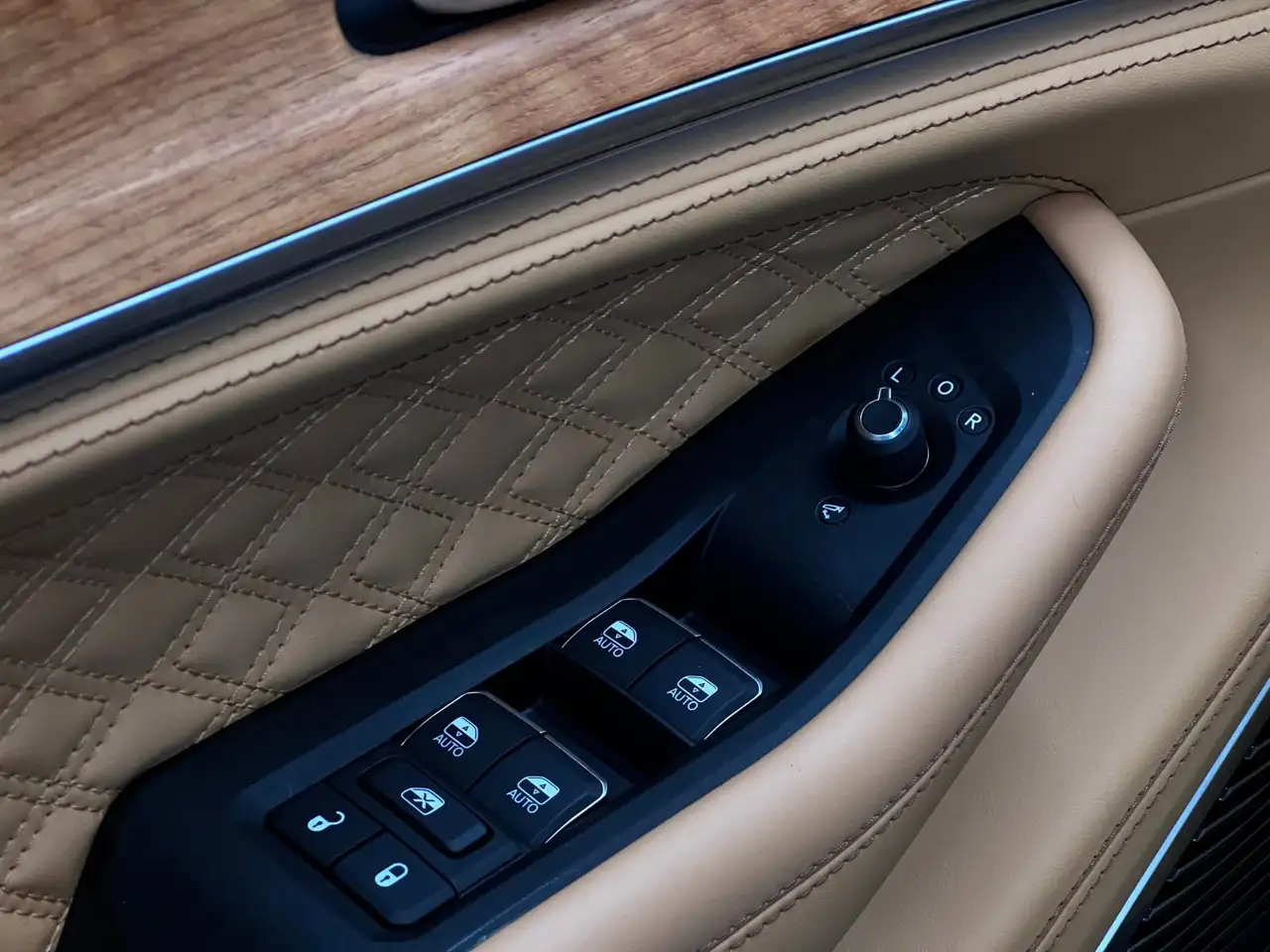 Jeep Grand Cherokee - Image 28