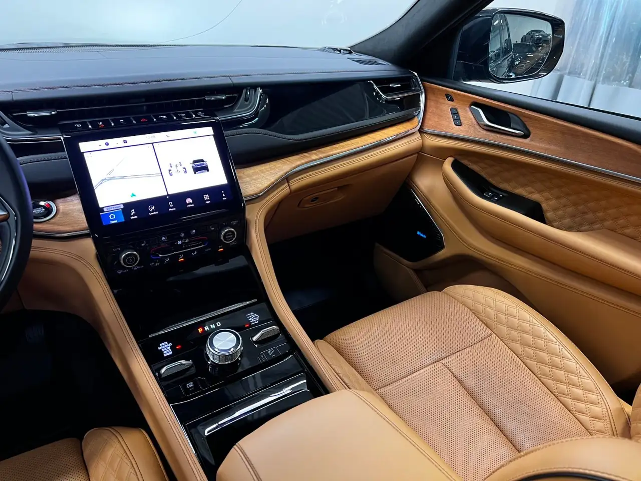 Jeep Grand Cherokee - Image 18