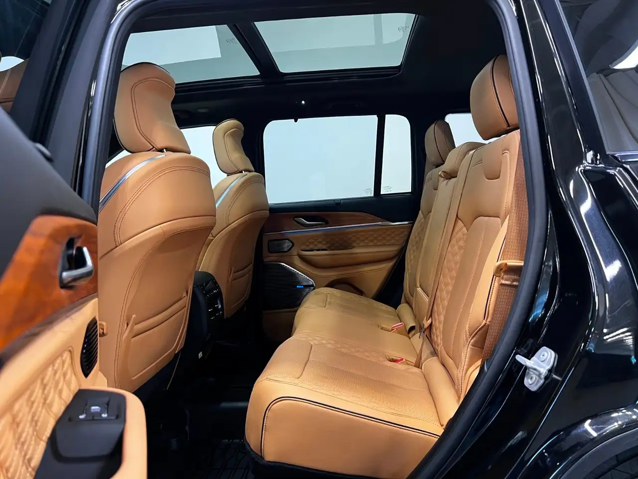 Jeep Grand Cherokee - Image 23