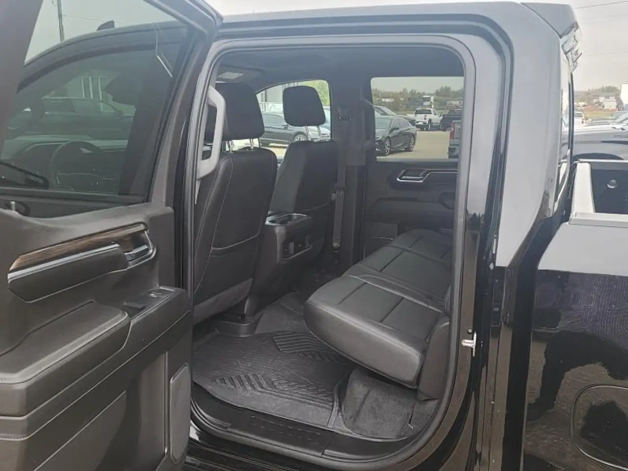 Chevrolet Silverado 1500 - Image 12