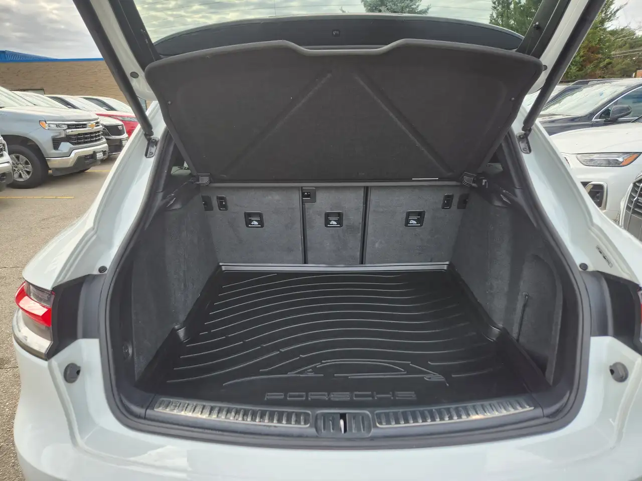 Porsche Macan - Image 23
