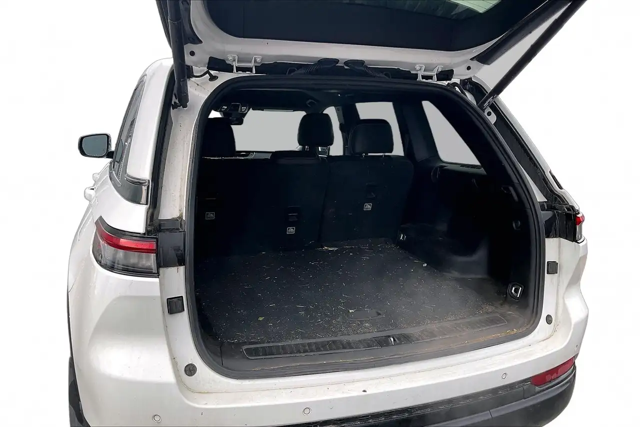 Jeep Grand Cherokee - Image 24
