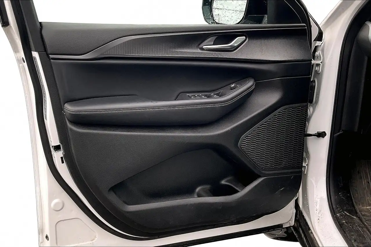Jeep Grand Cherokee - Image 27