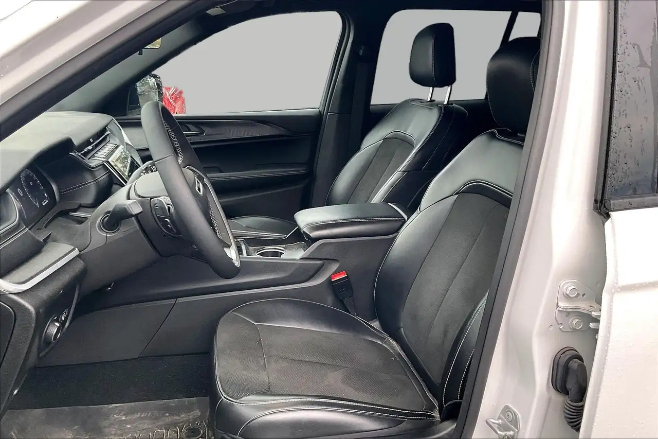 Jeep Grand Cherokee - Image 14