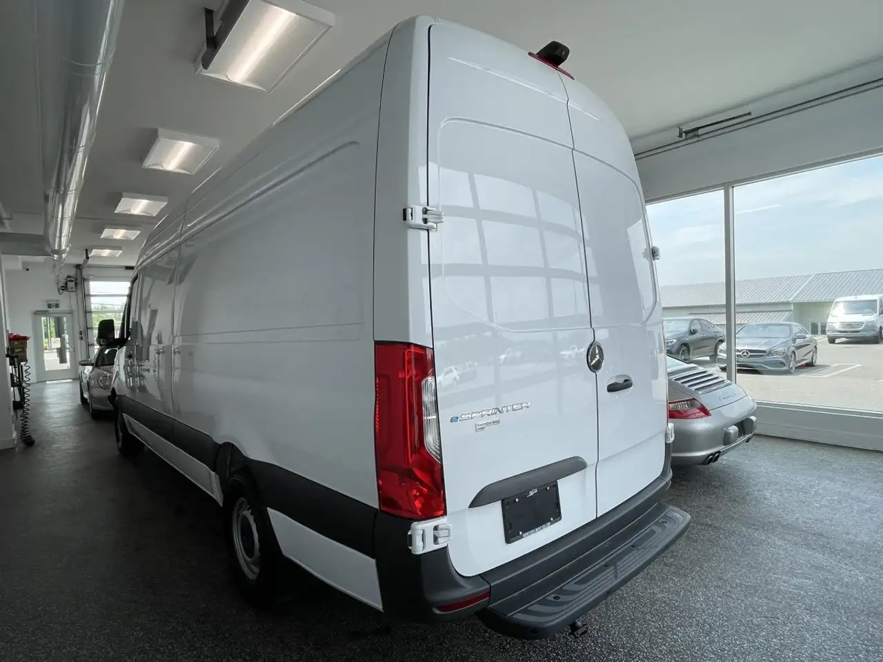 Mercedes-Benz eSprinter - Image 7