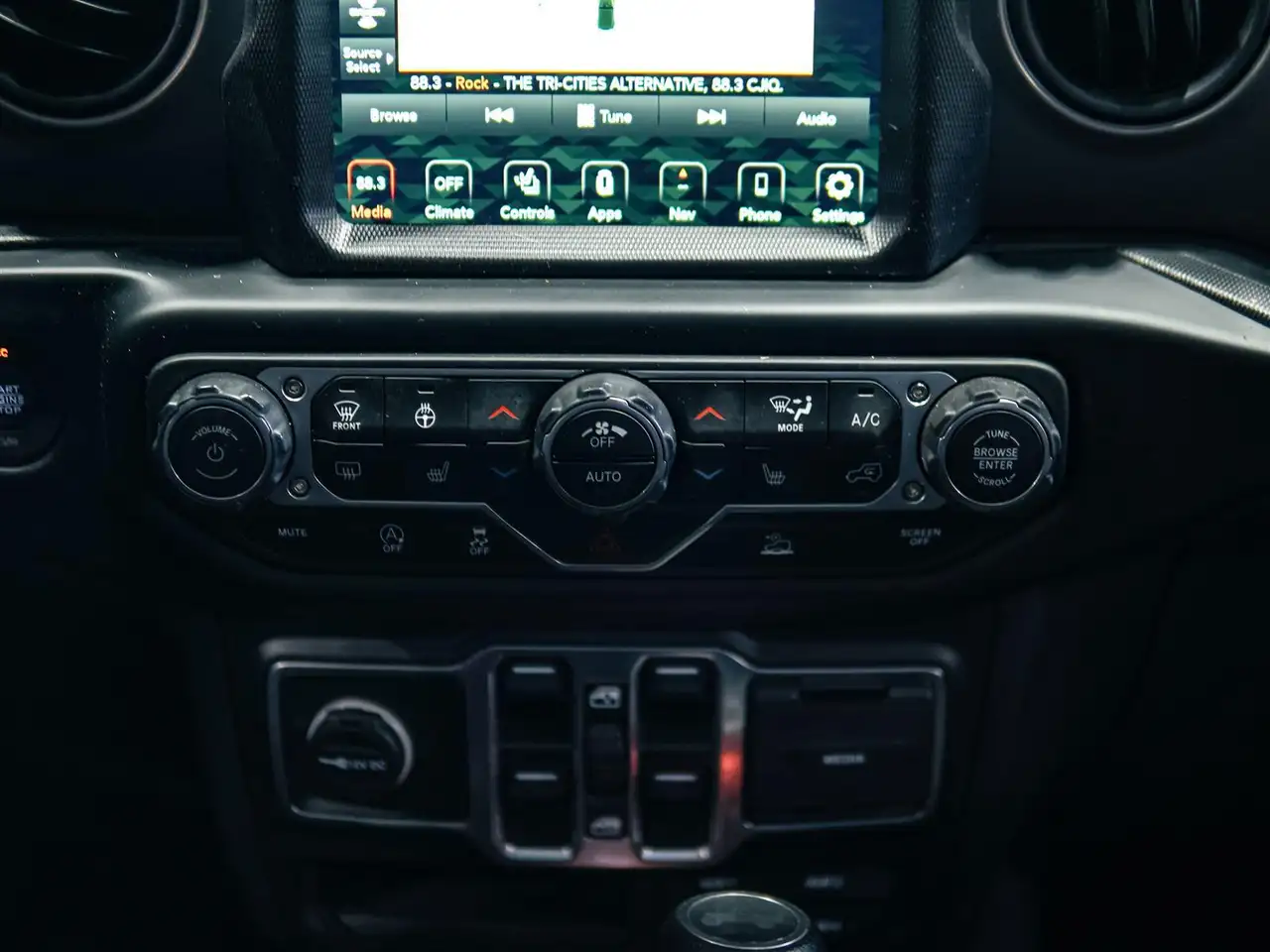 Jeep Wrangler - Image 21