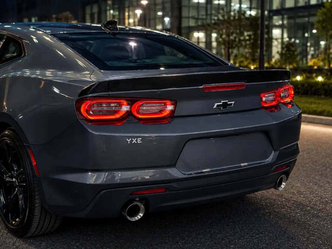 Chevrolet Camaro - Image 21