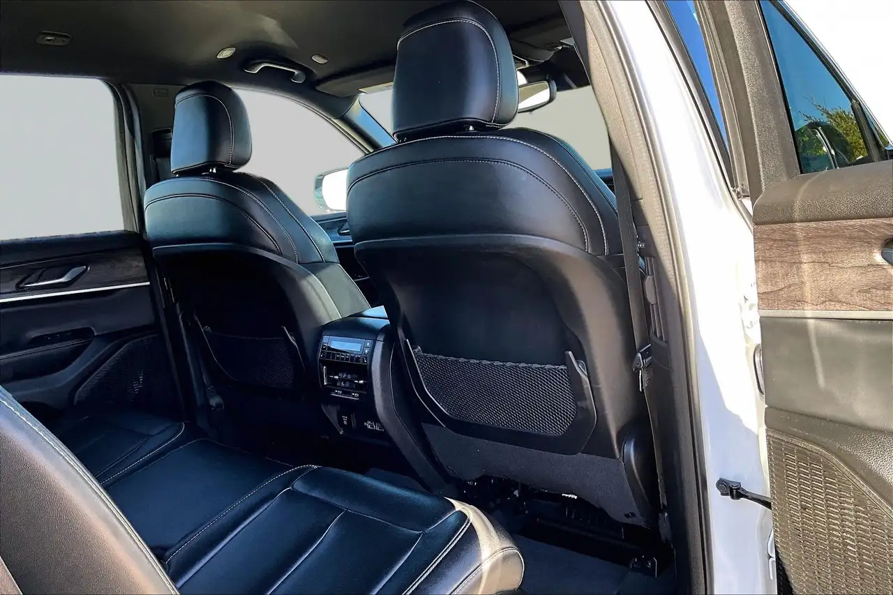 Jeep Grand Cherokee - Image 19
