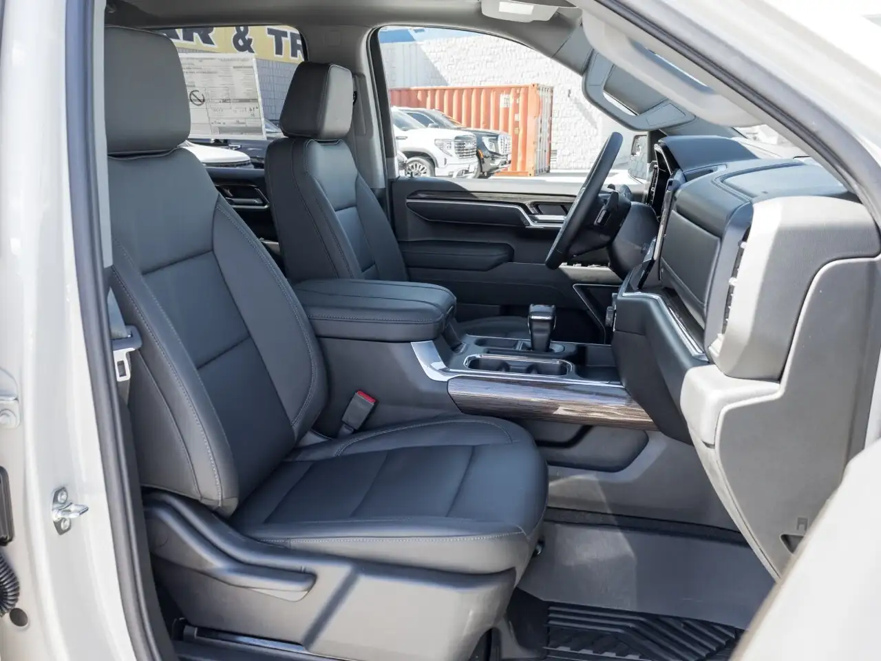 Chevrolet Silverado 1500 - Image 25