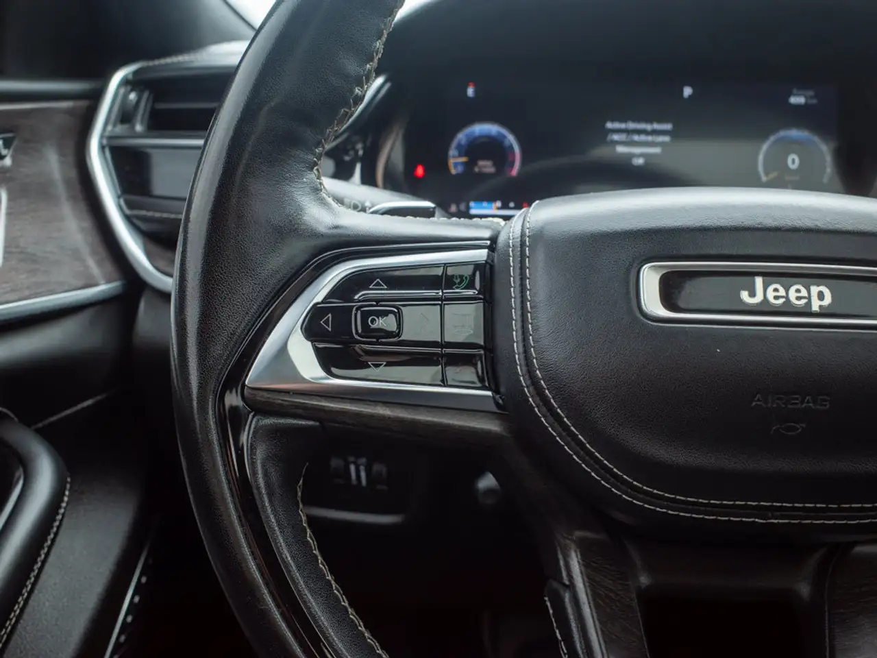 Jeep Grand Cherokee - Image 24