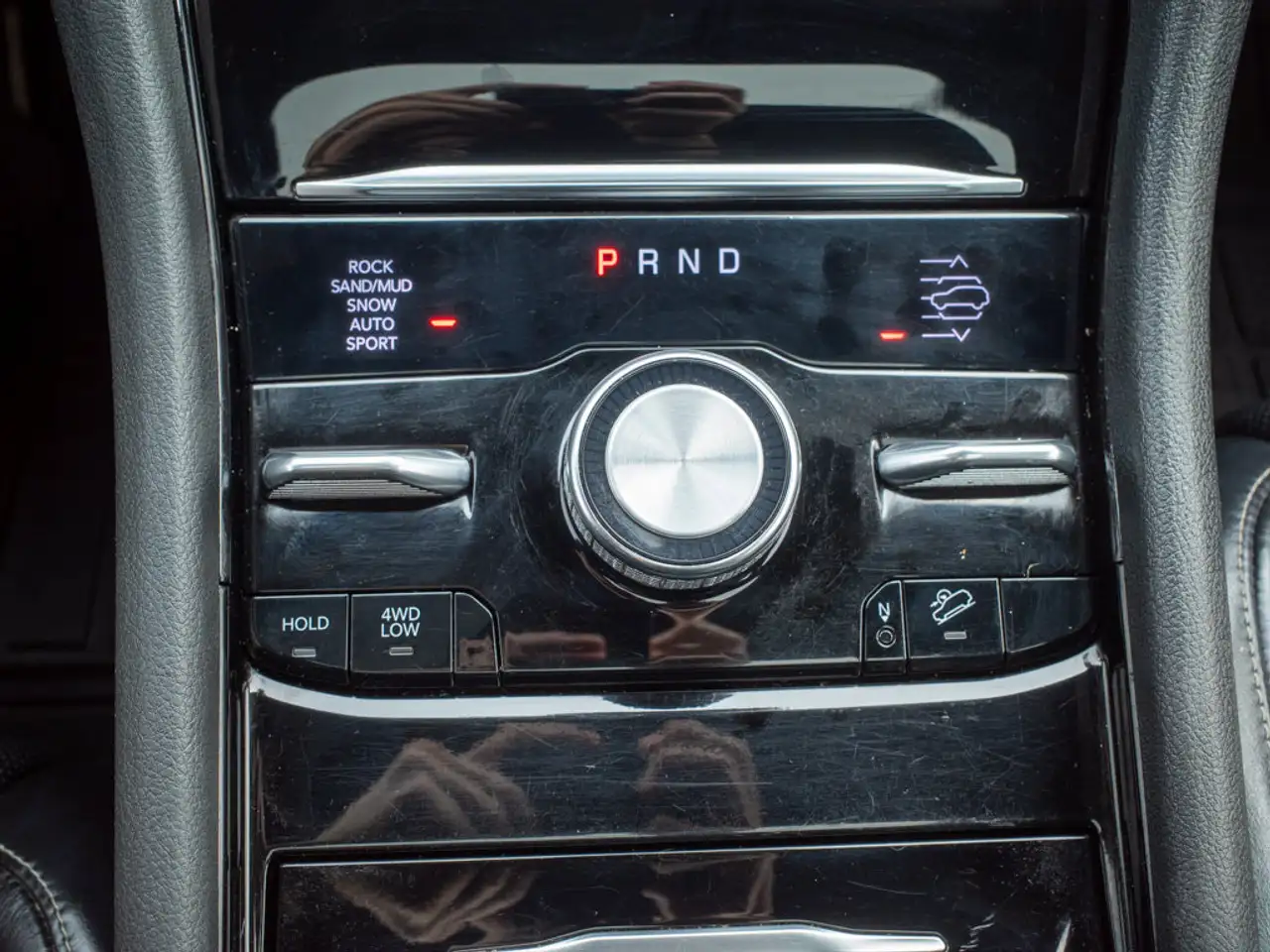 Jeep Grand Cherokee - Image 32
