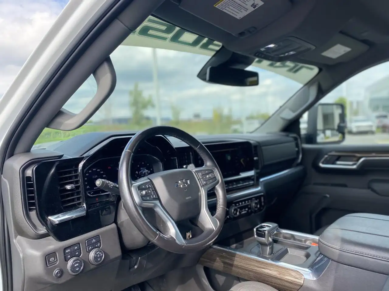 Chevrolet Silverado 1500 - Image 11