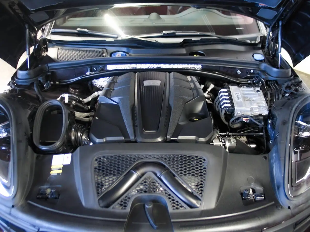 Porsche Macan - Image 20