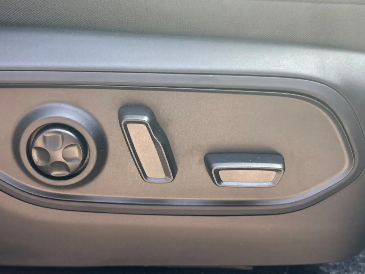 Jeep Grand Cherokee - Image 23