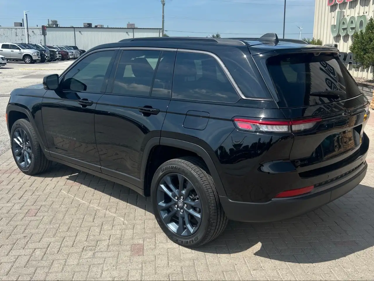 Jeep Grand Cherokee - Image 3
