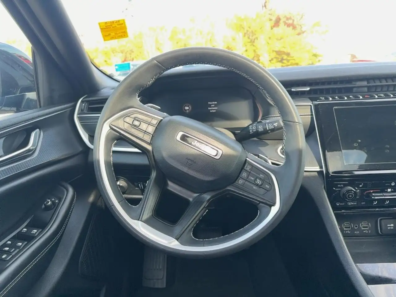 Jeep Grand Cherokee - Image 11