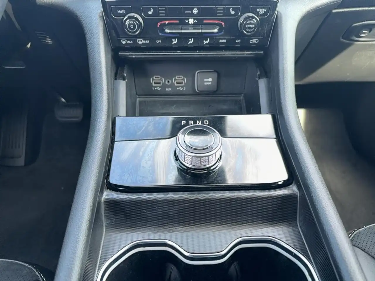 Jeep Grand Cherokee - Image 12