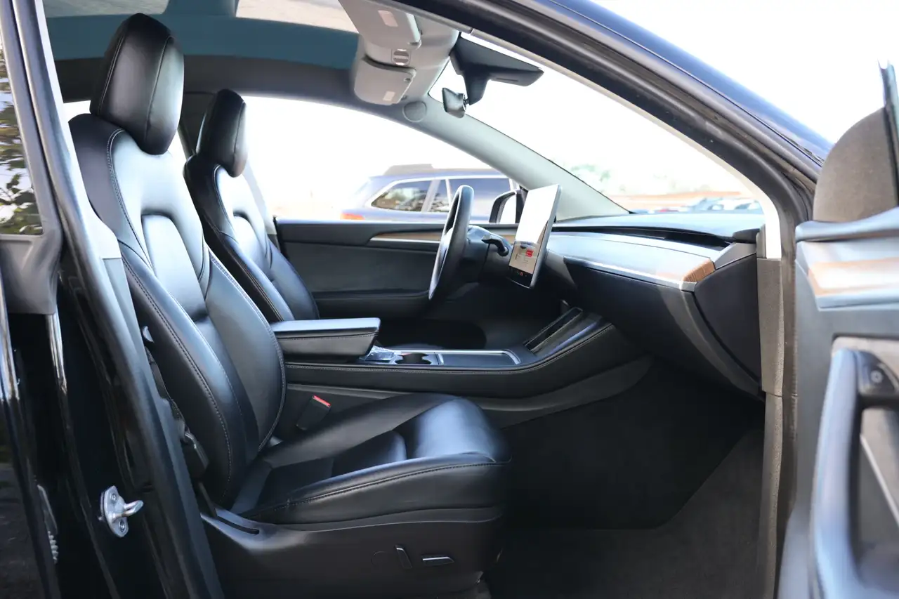 Tesla Model Y - Image 27
