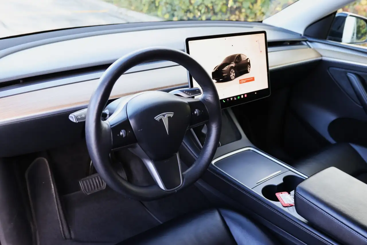 Tesla Model Y - Image 16