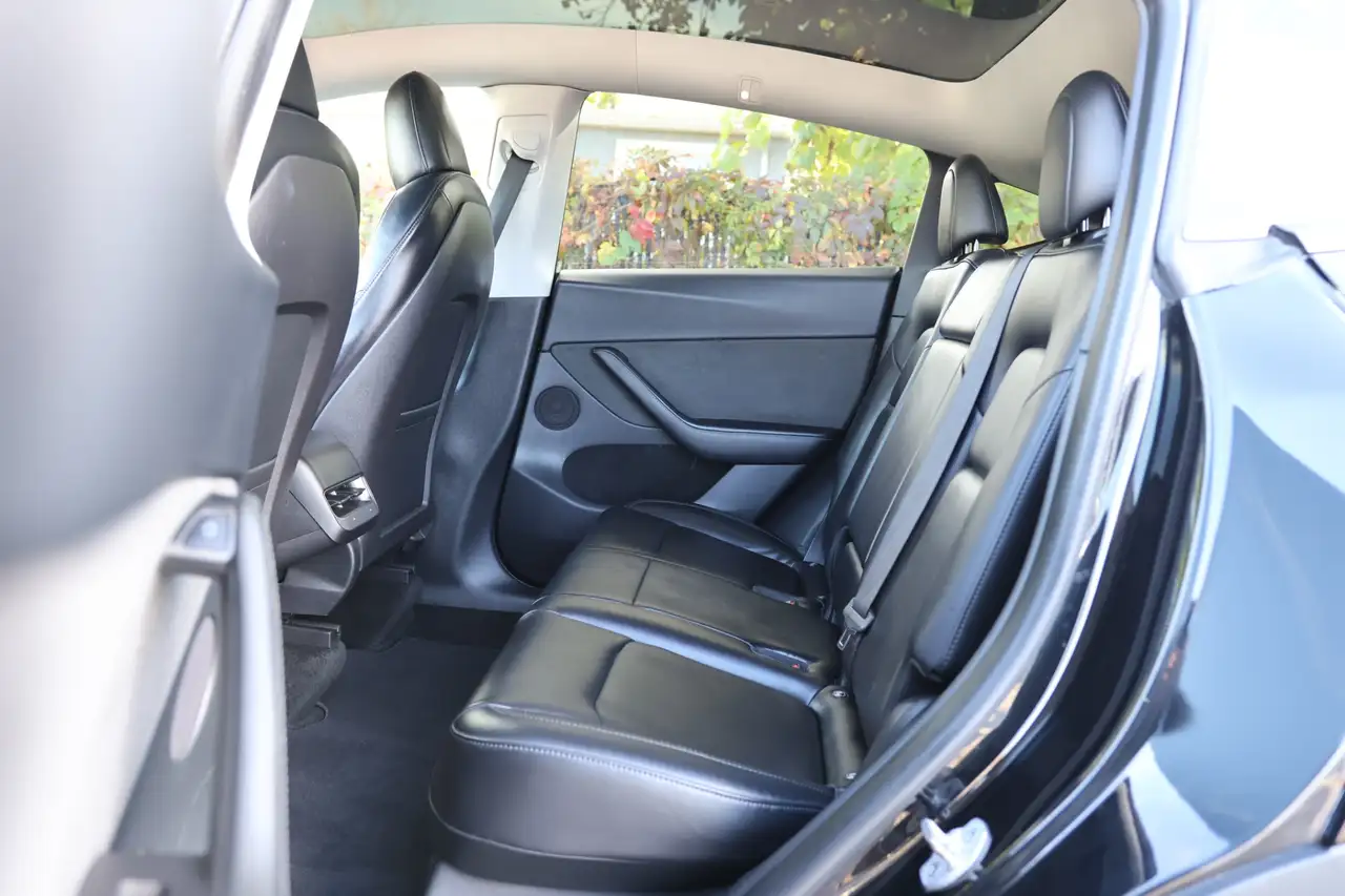Tesla Model Y - Image 18