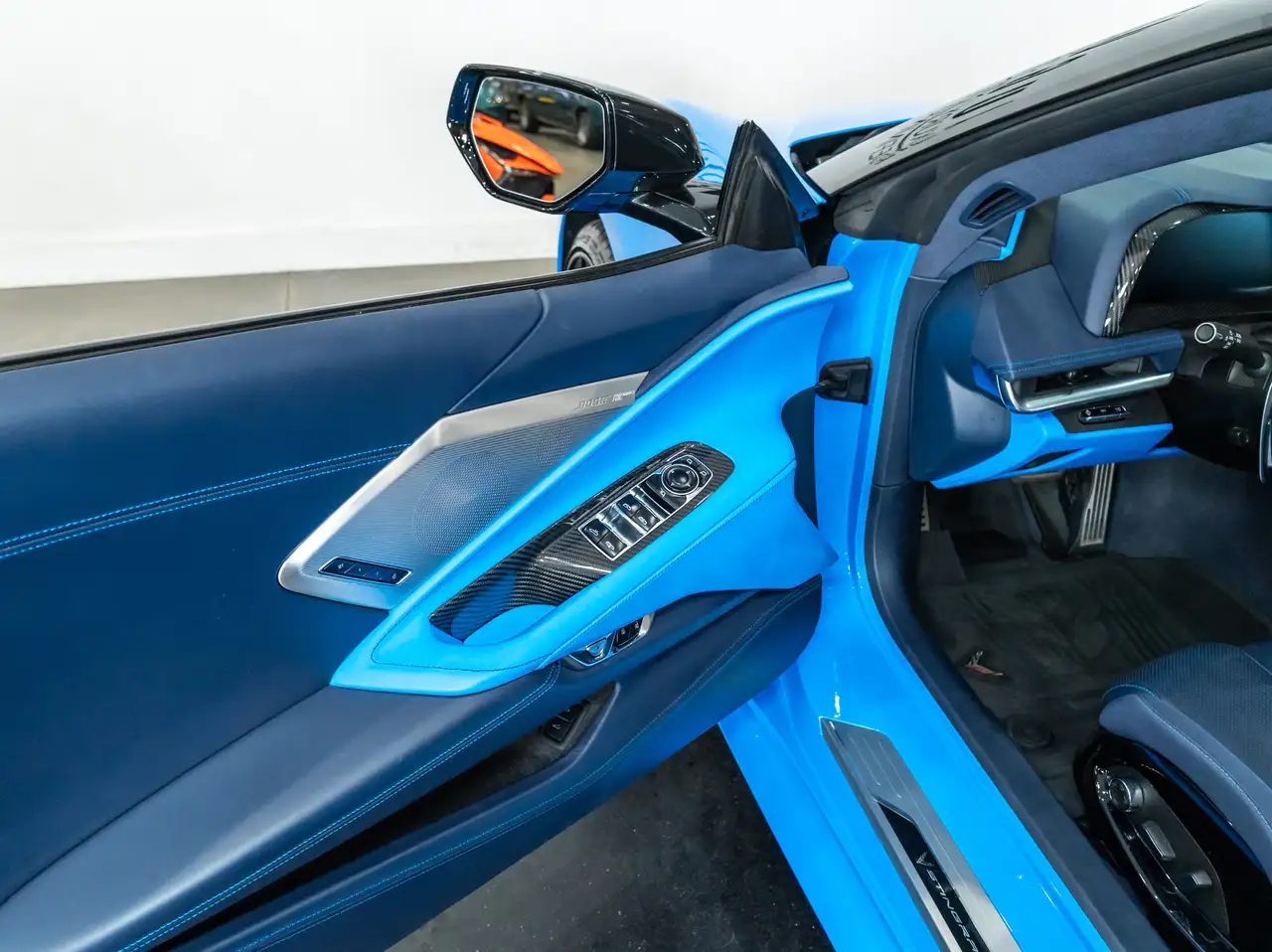 Chevrolet Corvette - Image 25