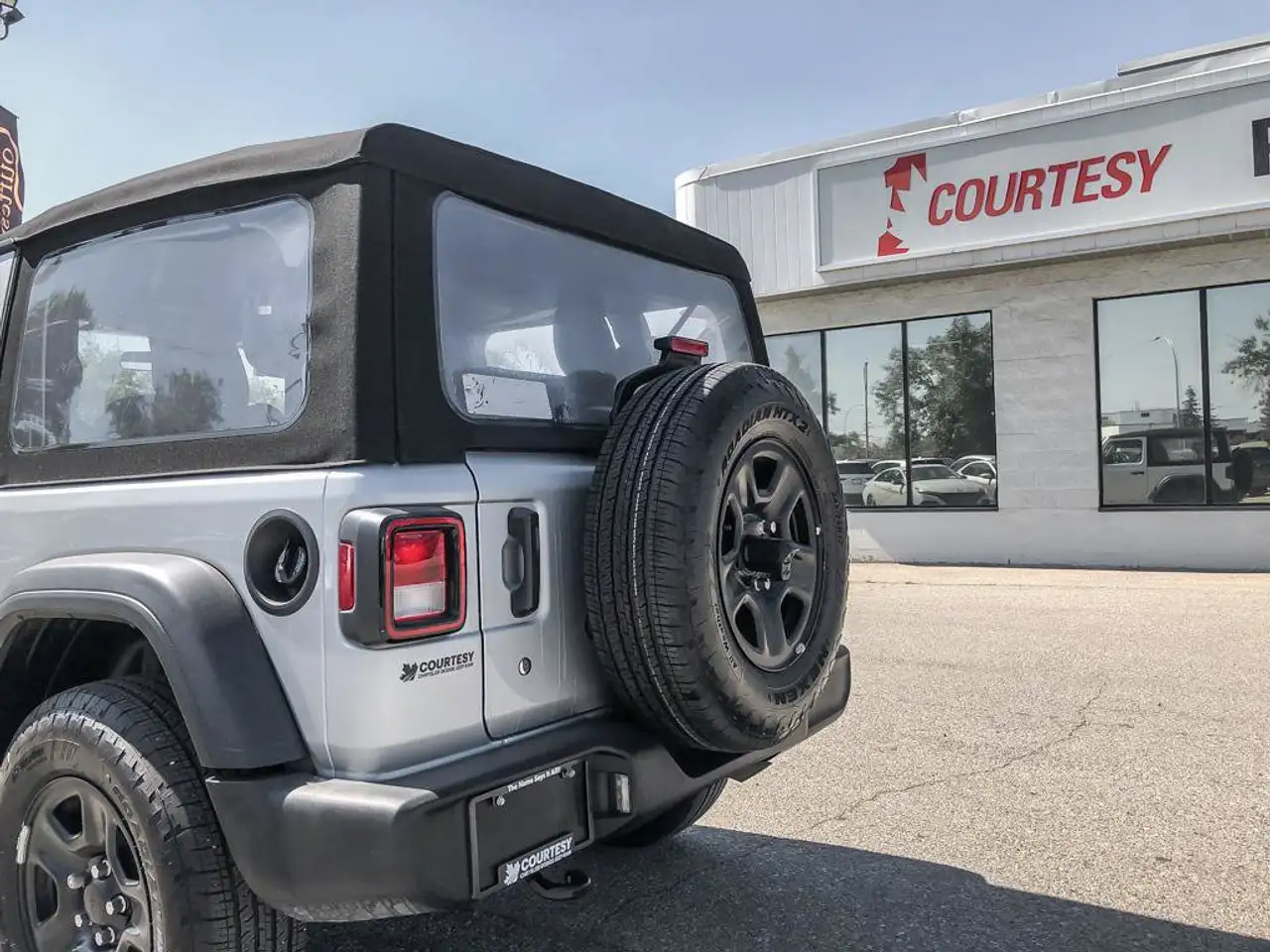 Jeep Wrangler - Image 13