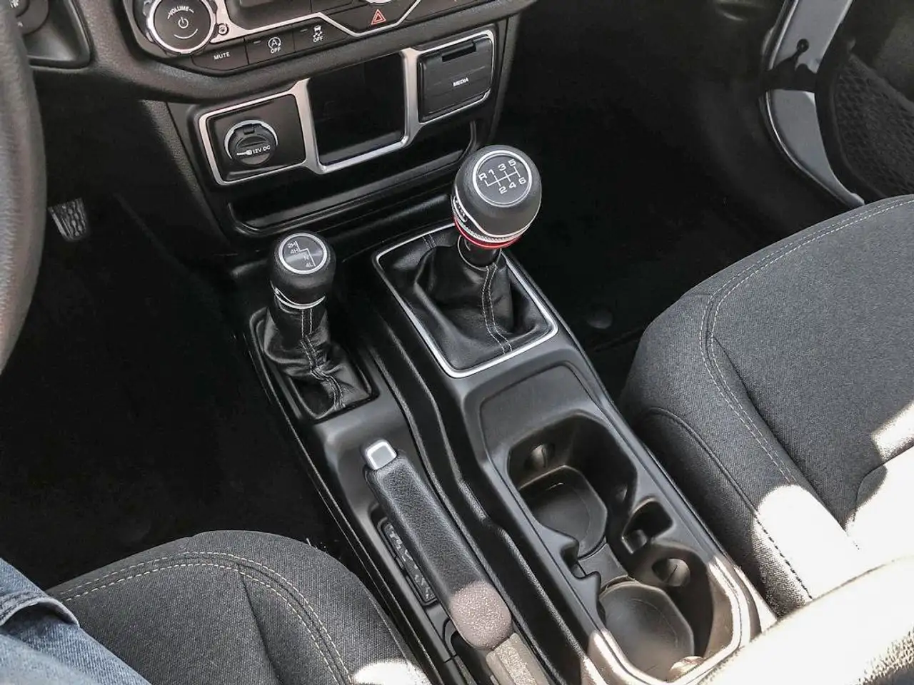 Jeep Wrangler - Image 20