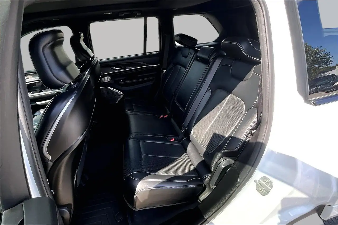 Jeep Grand Cherokee - Image 10