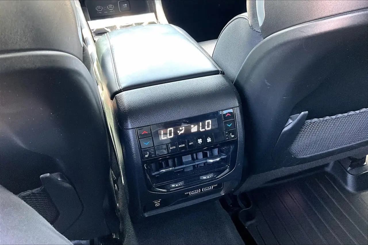 Jeep Grand Cherokee - Image 24