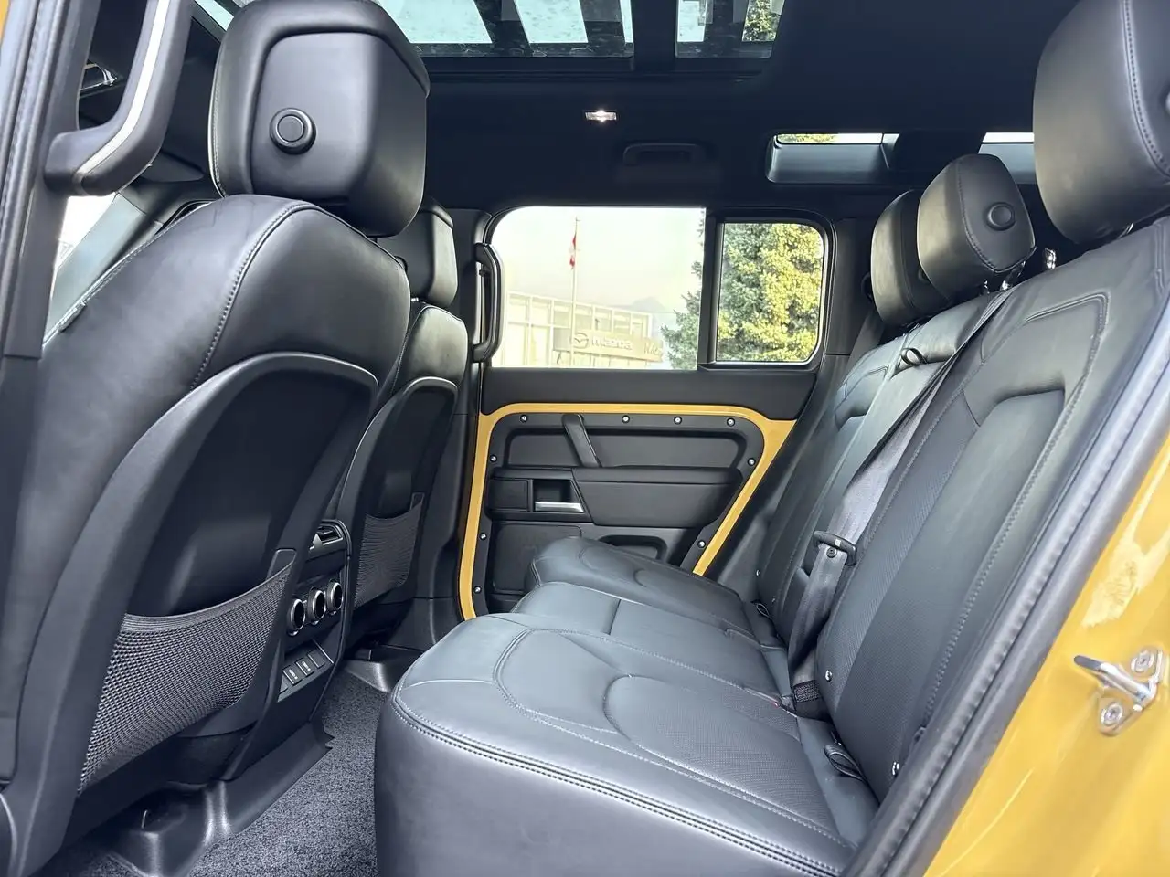 Land Rover Defender - Image 31