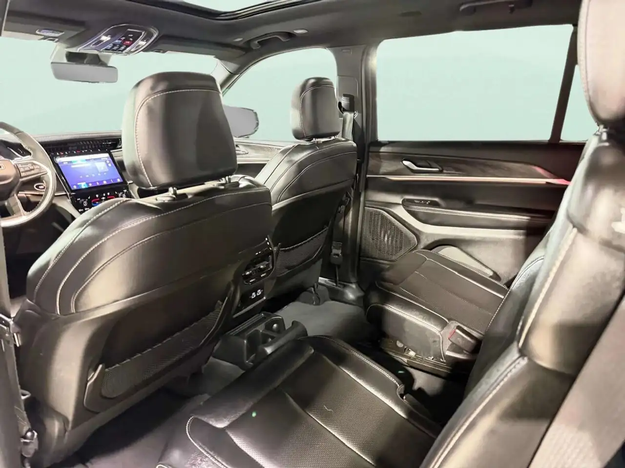 Jeep Grand Cherokee - Image 13