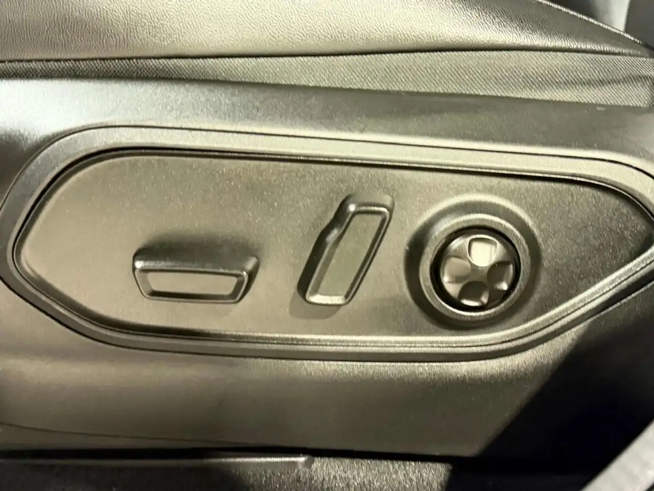 Jeep Grand Cherokee - Image 16