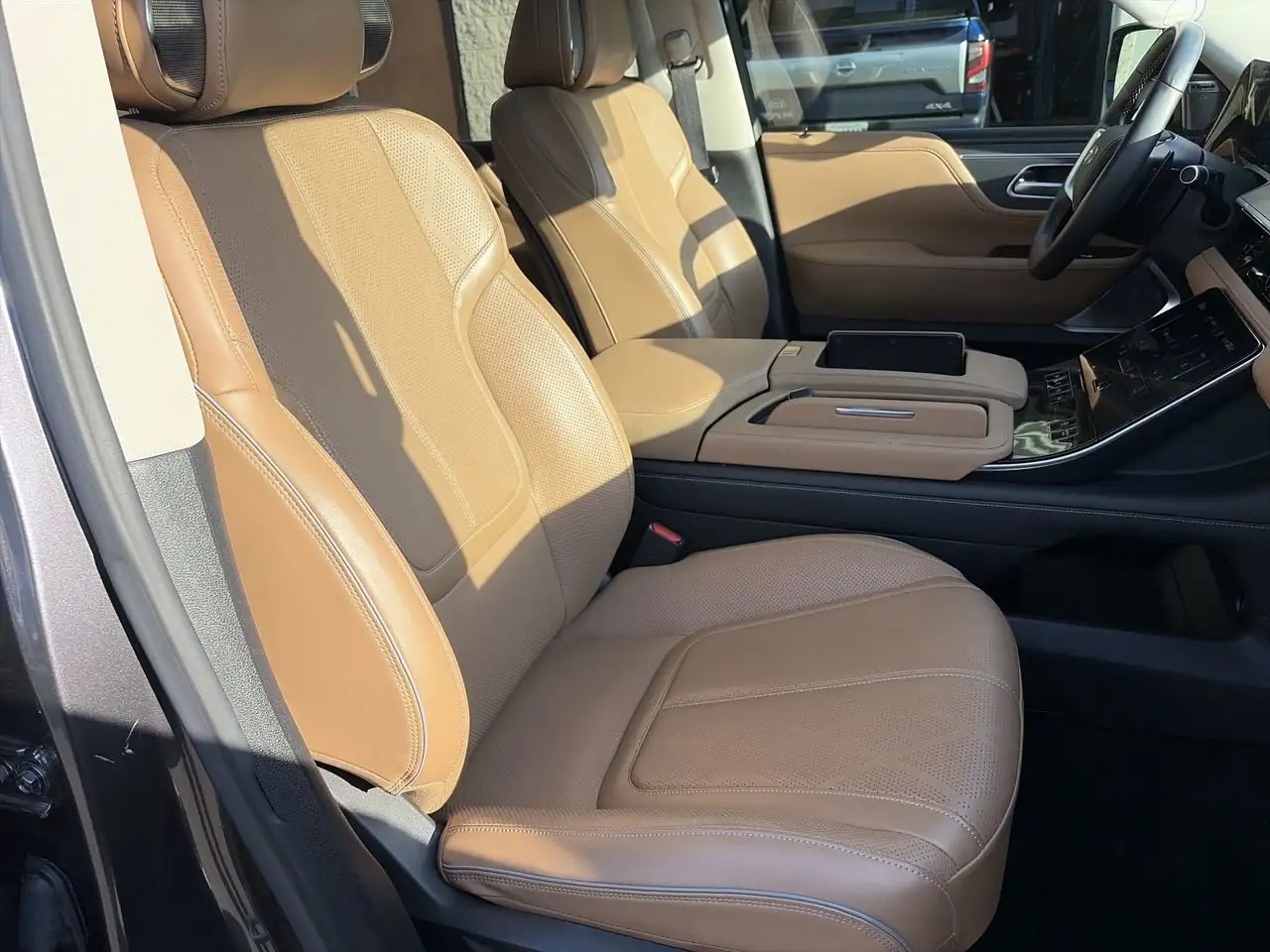 Infiniti QX80 - Image 34