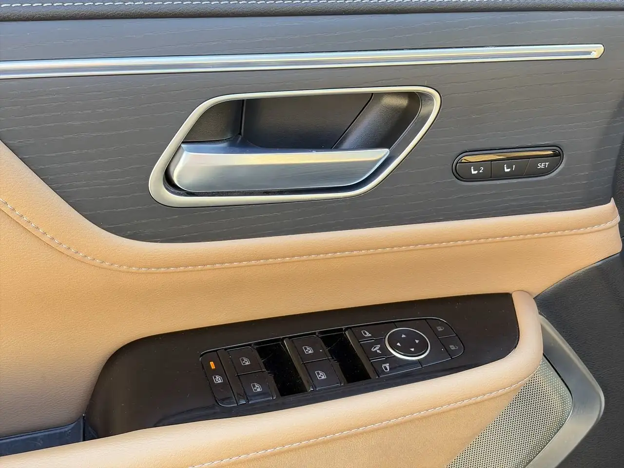 Infiniti QX80 - Image 21